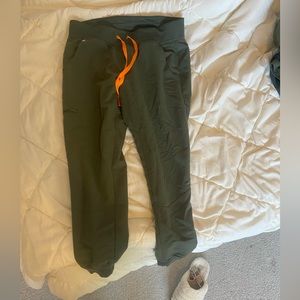 Figs Zamora jogger scrub pants in moss